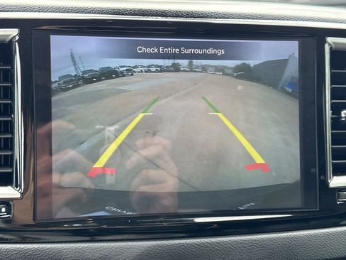 Used 2023 Chrysler Pacifica Touring-L image 19