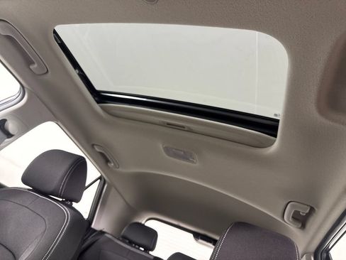 Used 2023 Hyundai Venue SEL FWD image 25