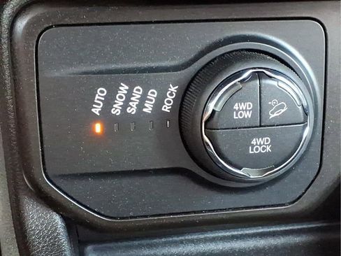 Used 2023 Jeep Renegade Trailhawk image 12