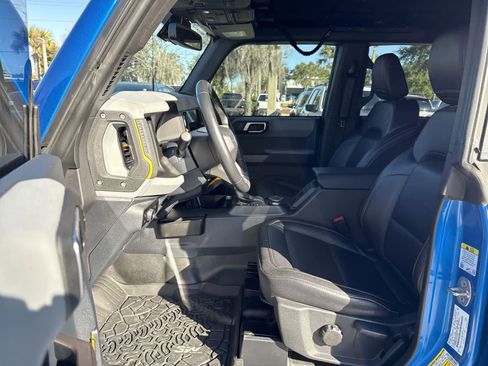Used 2023 Ford Bronco Badlands image 13
