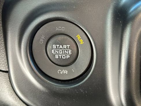 Used 2018 Jeep Wrangler Unlimited Sport S AWD/4WD image 34