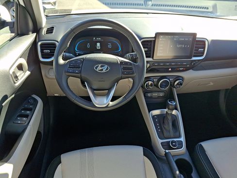 Certified 2025 Hyundai Venue SEL FWD image 11