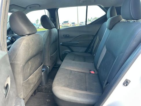 Used 2018 Nissan Kicks S FWD image 19