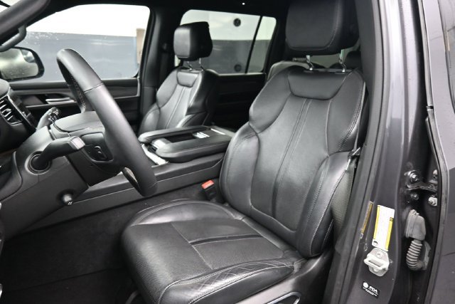 Used 2024 Jeep Wagoneer L Series III w/ Flexible Seating Group AWD/4WD image 18