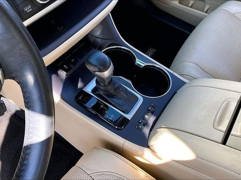 Used 2019 Toyota Highlander Limited image 16