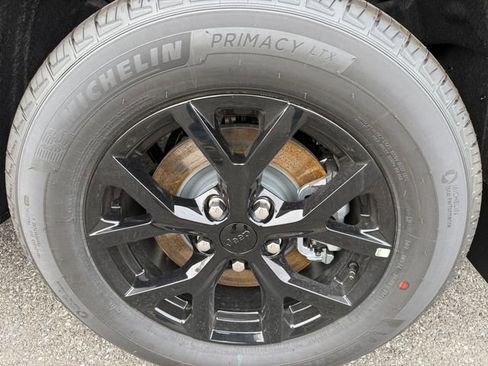 New 2025 Jeep Grand Cherokee L Altitude image 6