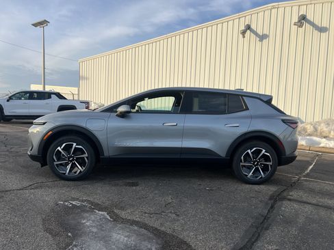 New 2026 Chevrolet Equinox EV LT image 2