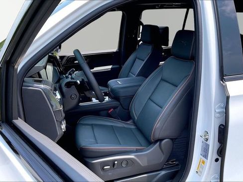 New 2026 GMC Yukon AT4 w/ AT4 Premium Plus Package AWD/4WD image 10