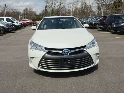 Used 2015 Toyota Camry XLE w/ Moonroof Package image 3