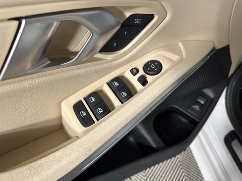 Used 2025 BMW 330i xDrive Sedan w/ Premium Package image 8