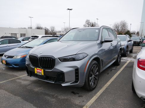 Used 2026 BMW X5 xDrive40i w/ M Sport Package image 3