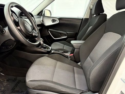 Used 2023 Kia Soul LX w/ LX Technology Package image 11