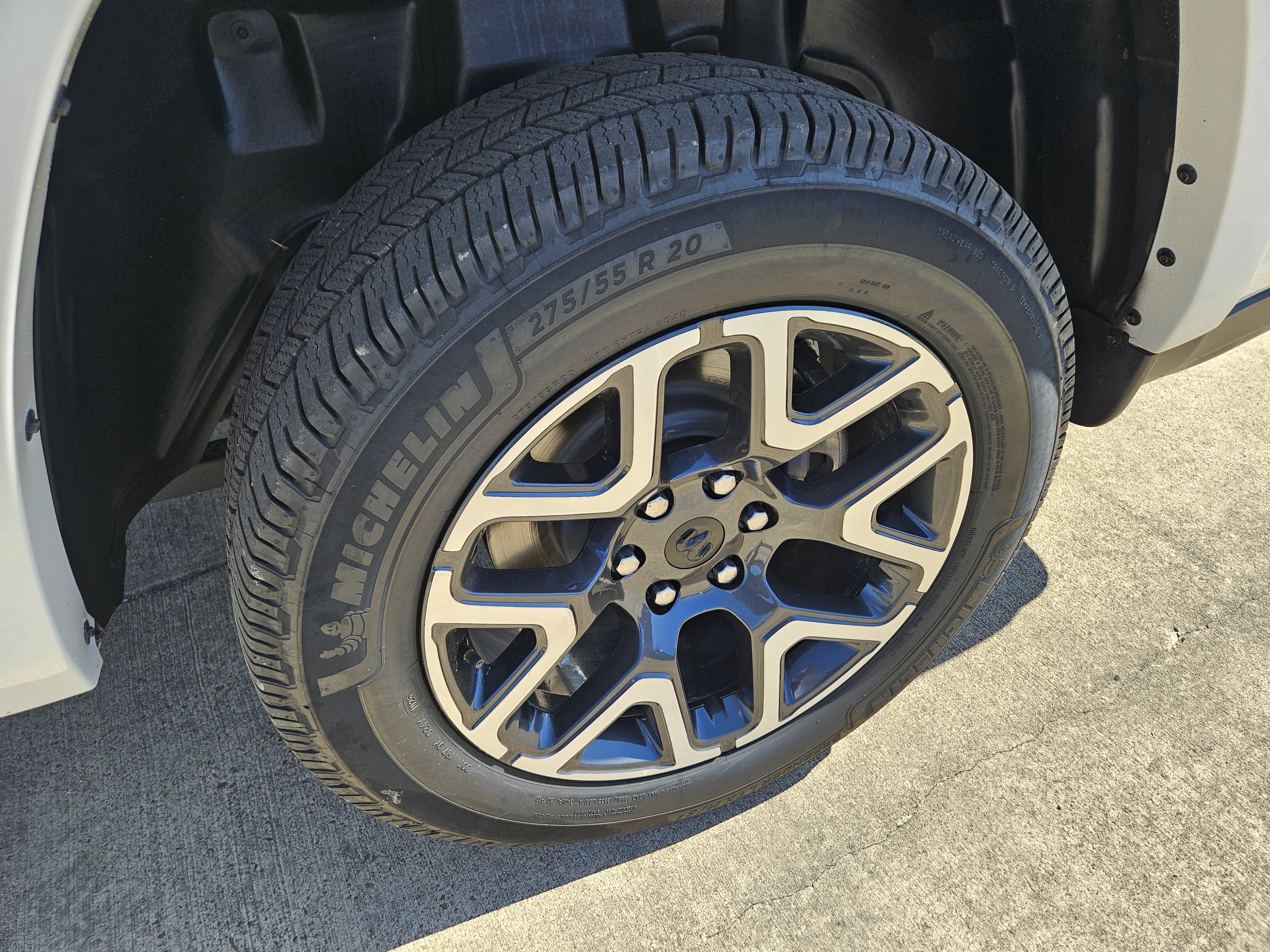 Used 2025 RAM 1500 Laramie AWD/4WD image 10