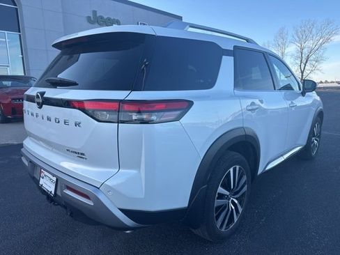 Used 2025 Nissan Pathfinder Platinum image 8