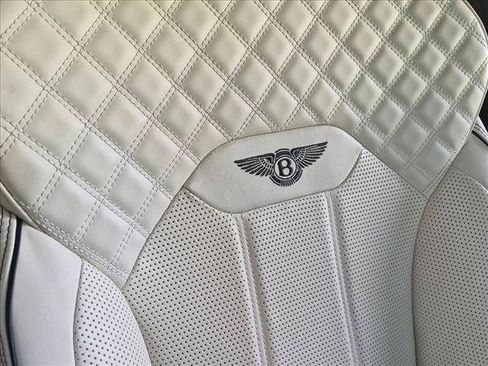 Used 2023 Bentley Bentayga AWD/4WD image 19