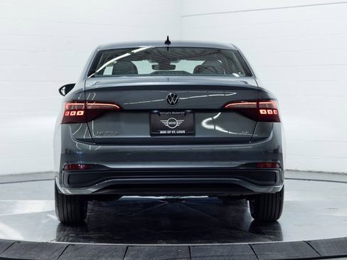 Used 2024 Volkswagen Jetta SE image 7