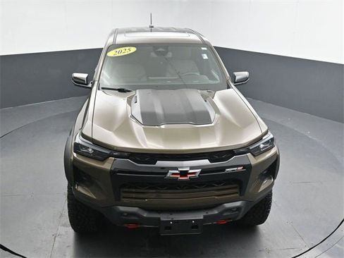 Used 2025 Chevrolet Colorado ZR2 w/ Technology Package image 17
