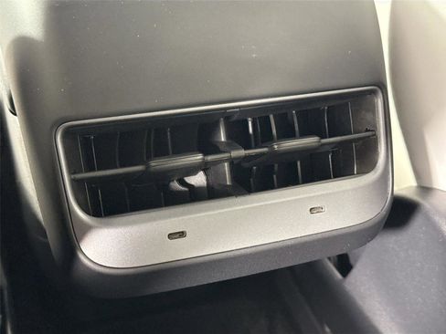Used 2022 Tesla Model Y Performance AWD/4WD image 31