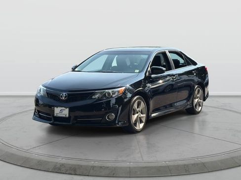 Used 2014 Toyota Camry SE FWD image 3