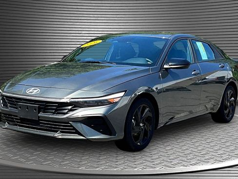Used 2026 Hyundai Elantra Sport FWD image 3