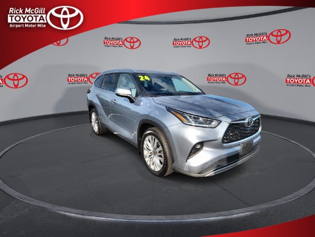 Used 2024 Toyota Highlander Platinum AWD/4WD image 2