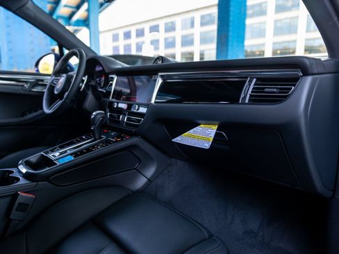 Certified 2026 Porsche Macan S AWD/4WD image 30