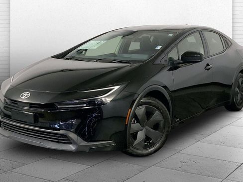 Used 2025 Toyota Prius LE AWD/4WD image 12