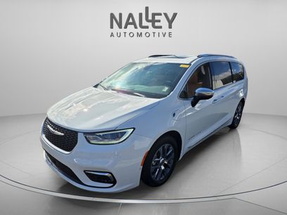 Used 2023 Chrysler Pacifica Pinnacle