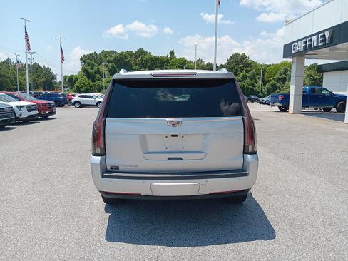 Used 2019 Cadillac Escalade Luxury AWD/4WD image 5