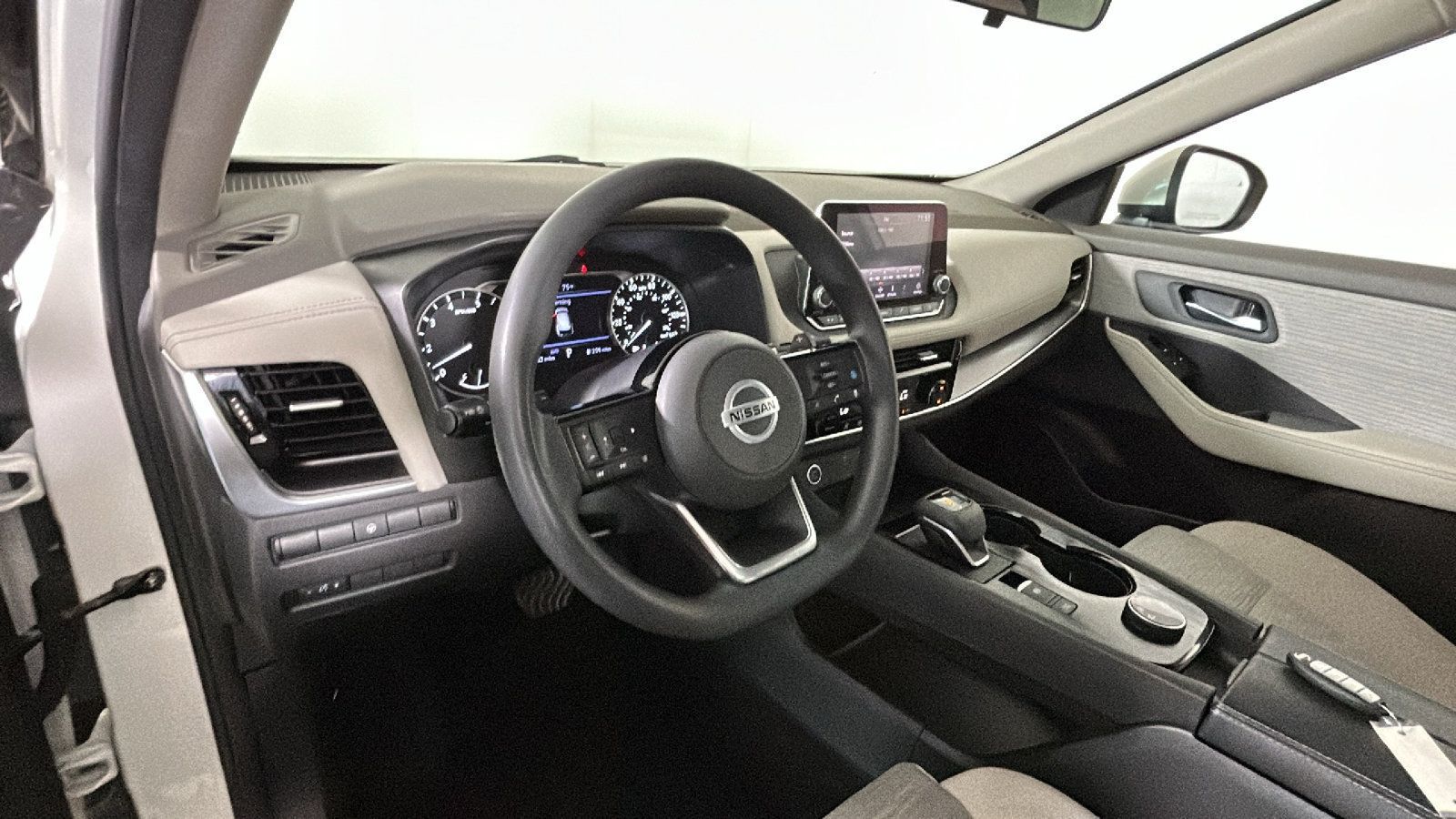 Used 2021 Nissan Rogue SV AWD/4WD image 17