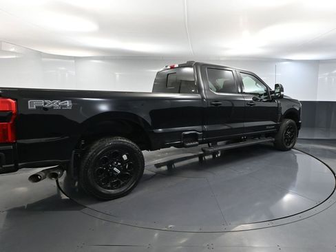 Used 2024 Ford F250 Lariat w/ Black Appearance Package image 6