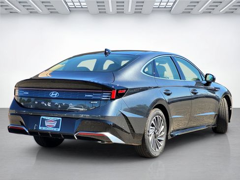 New 2026 Hyundai Sonata Limited FWD image 4