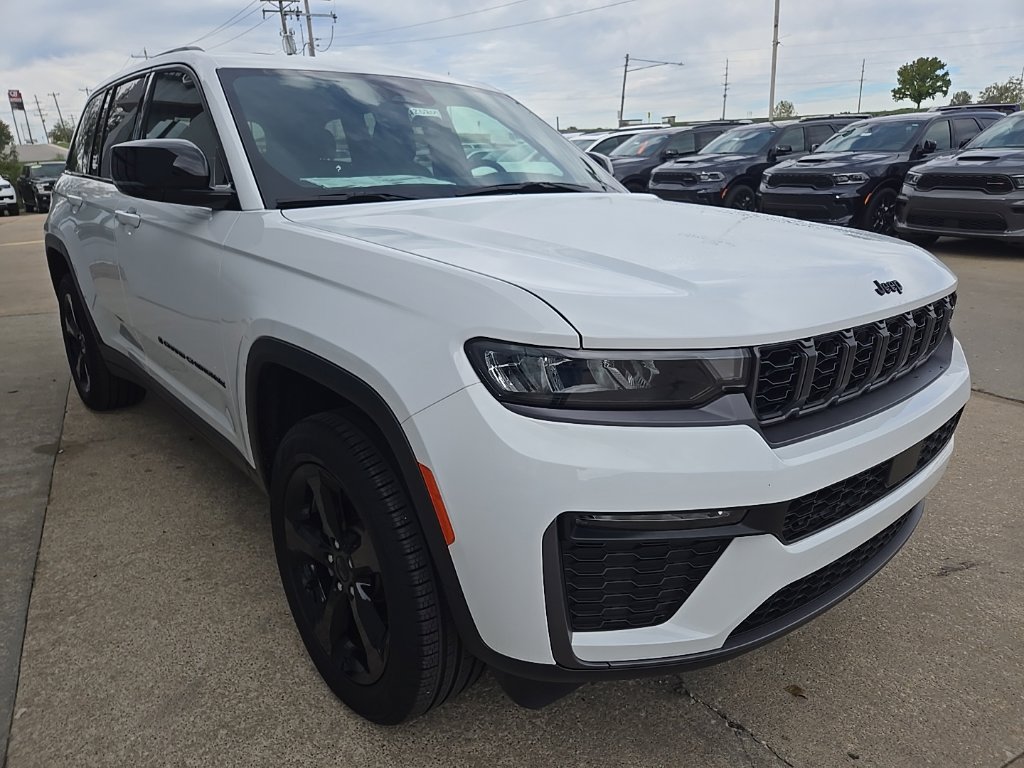New 2026 Jeep Grand Cherokee Limited w/ Limited Altitude Package AWD/4WD image 38