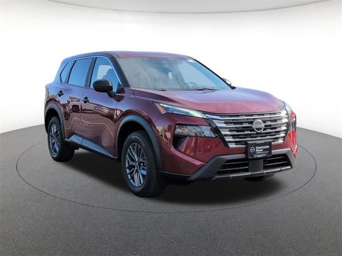 Used 2025 Nissan Rogue S image 3