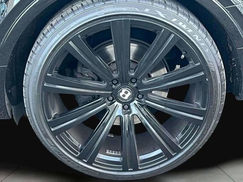 Used 2017 Bentley Bentayga image 34