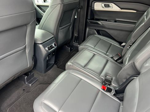 Used 2025 Ford Explorer Active w/ Active Comfort Package image 12