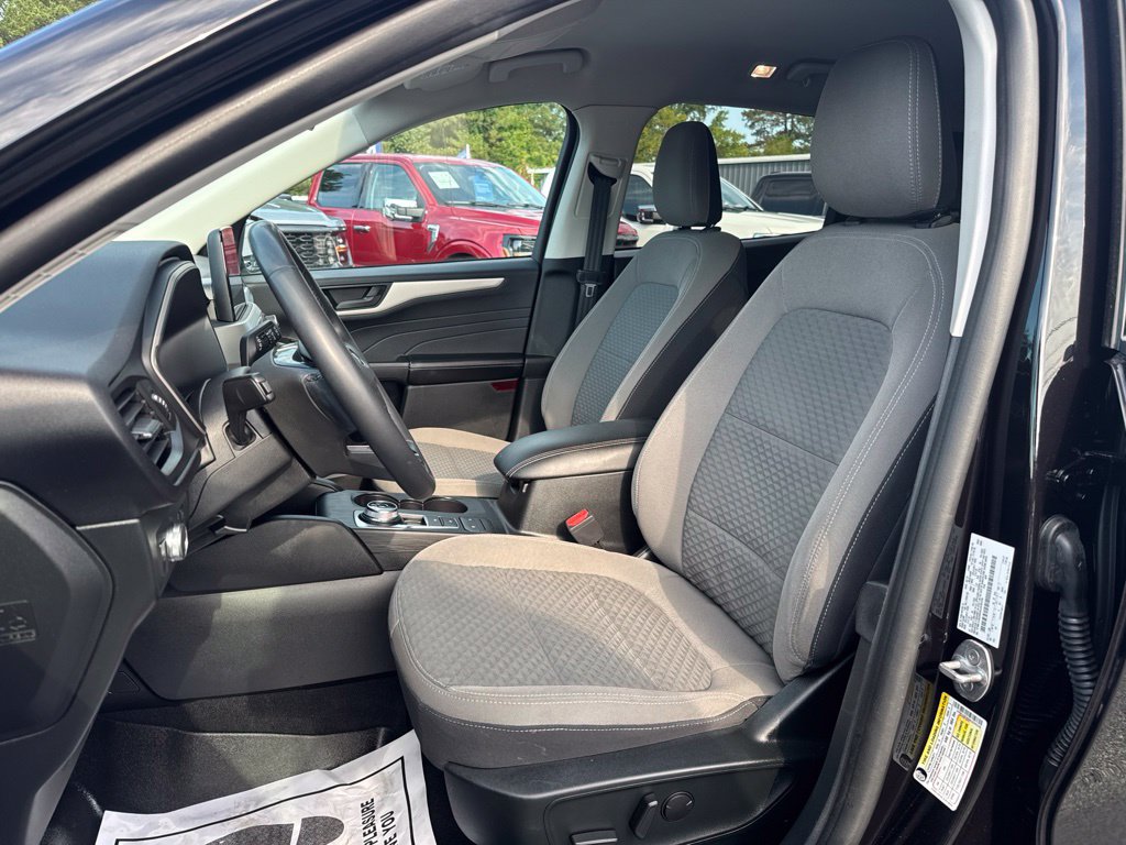 Used 2022 Ford Escape SE w/ Convenience Package FWD image 11