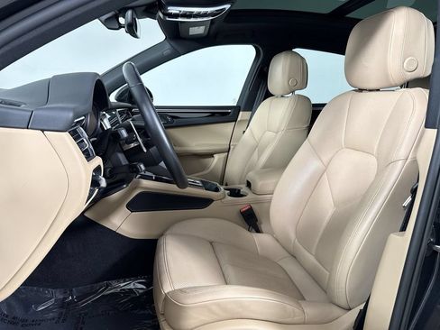 Certified 2024 Porsche Macan Turbo AWD/4WD image 5