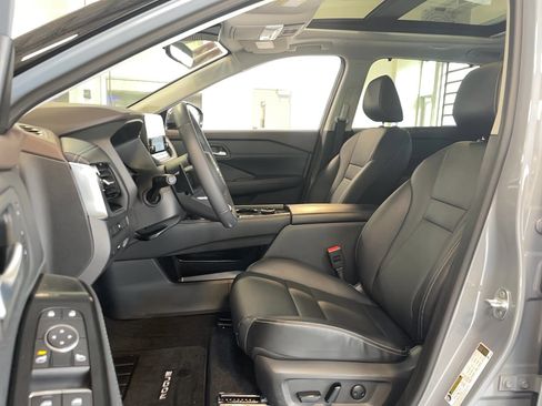 Used 2023 Nissan Rogue SL w/ SL Premium Package image 9