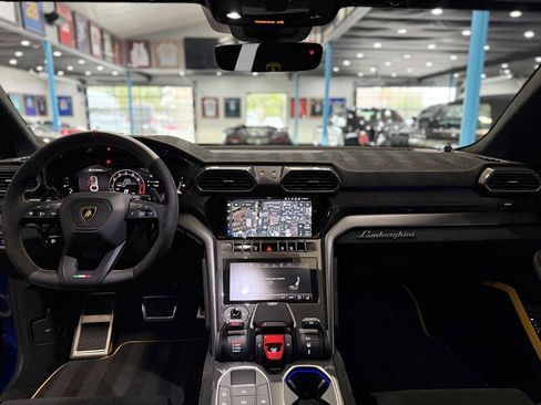 Used 2024 Lamborghini Urus Performante image 12