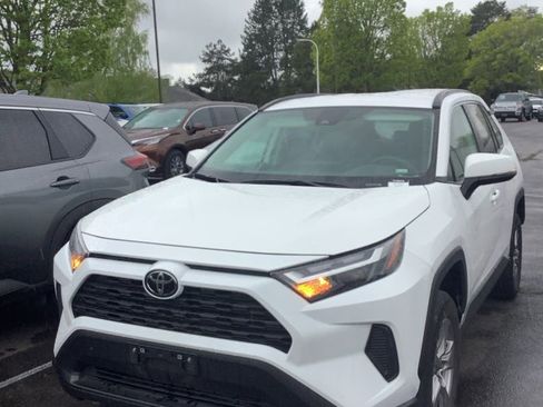 Used 2025 Toyota RAV4 XLE image 1