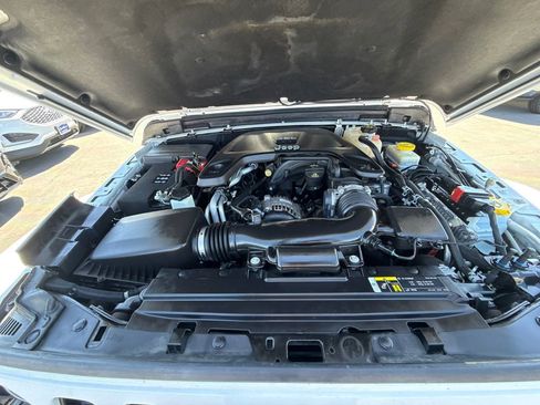 Used 2019 Jeep Wrangler Unlimited Sahara image 7