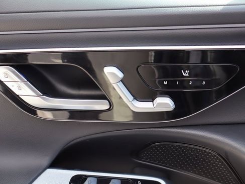 Used 2025 Mercedes-Benz E 350 4MATIC Sedan image 11