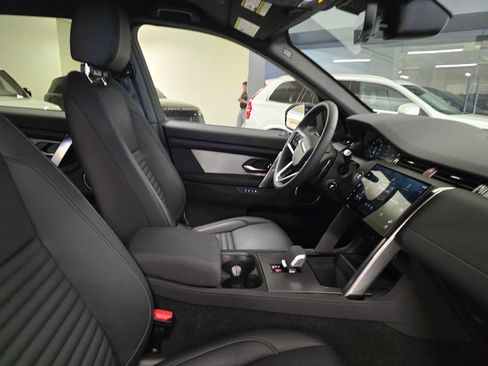 Certified 2025 Land Rover Discovery Sport Dynamic SE image 8