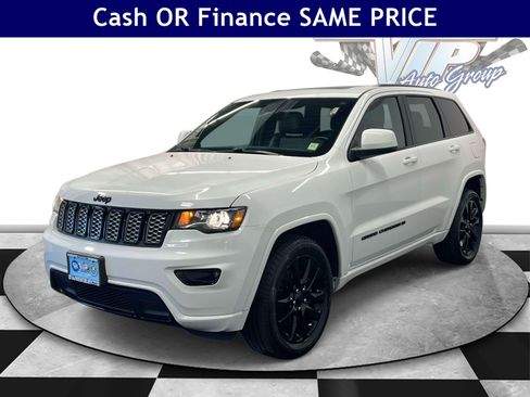 Certified 2022 Jeep Grand Cherokee Laredo X AWD/4WD image 4