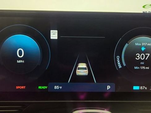 Used 2025 Hyundai Ioniq 5 SE RWD image 38