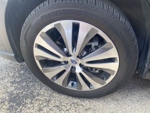 Certified 2021 Subaru Ascent Premium w/ Convenience Package AWD/4WD image 2
