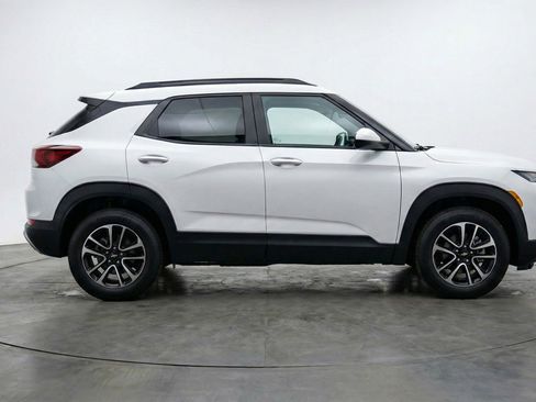 Used 2025 Chevrolet TrailBlazer LT image 11