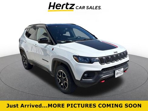 Used 2025 Jeep Compass Trailhawk w/ Trailer Tow Group AWD/4WD image 1