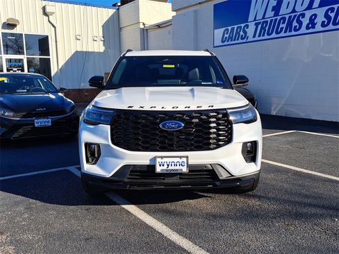 New 2026 Ford Explorer ST-Line w/ ST-Line Street Pack image 2